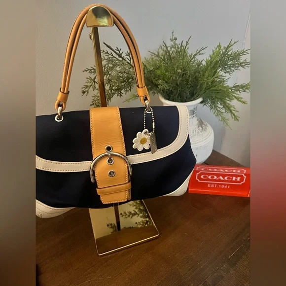 Coach Daisy Soho Bag - Picture 12 of 13